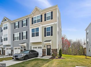 310 Top Cottage Ct, Essex, MD 21221