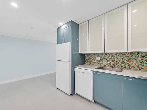 5th image of 3220 Bayview Dr APT 302