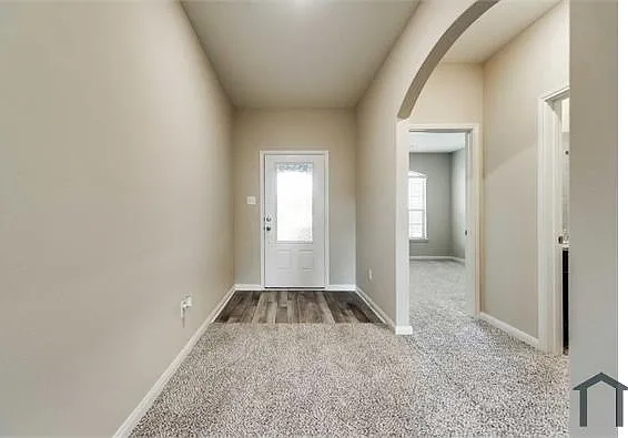 4 bed, 2000 sqft, $2,350 — Photo 2