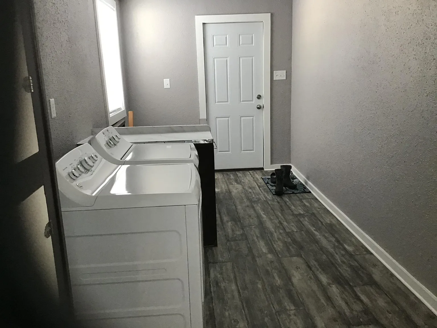2 bed, 809 sqft, $1,300 — Photo 2
