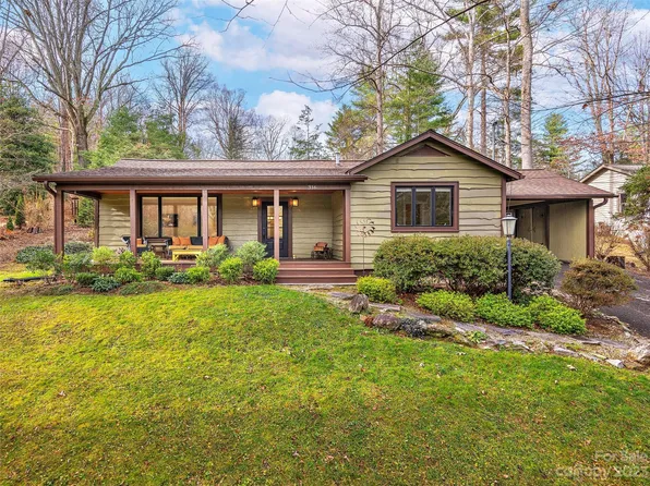 316 Crystal Spring Dr, Laurel Park, NC 28739