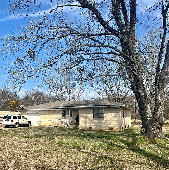 1st image of 2903 E Walnut St