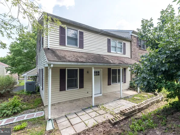 515 Hickory Ln, Sellersville, PA 18960