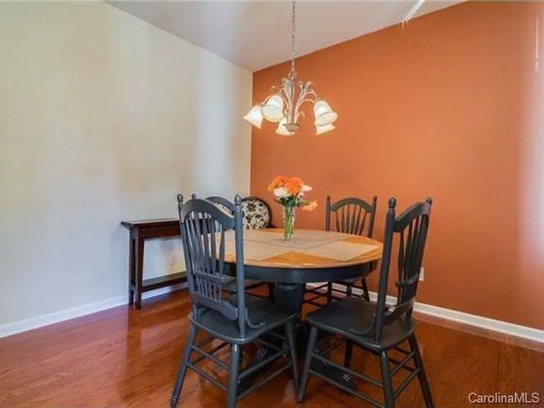 10921 Princeton Village Dr — Photo 3