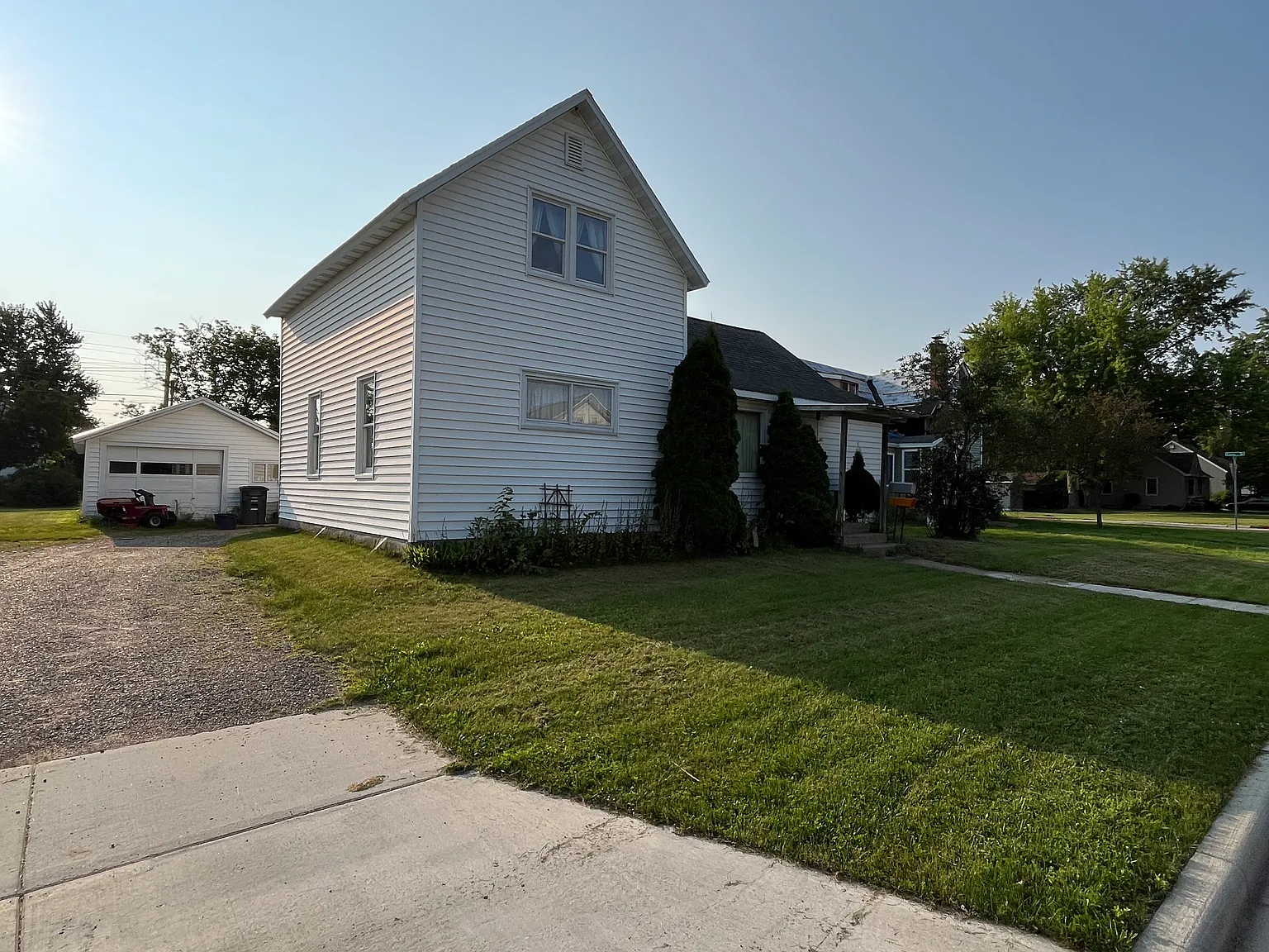 4 bed, 1600 sqft, $1,700 — Photo 3