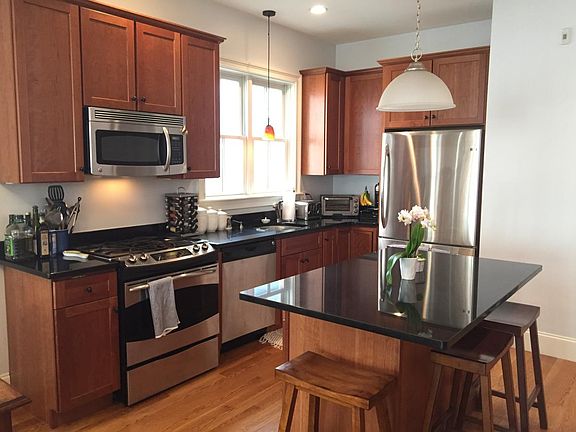 Fully equipped gourmet kitchen