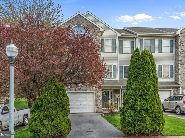 395 Crosswinds Dr, Lititz, PA 17543