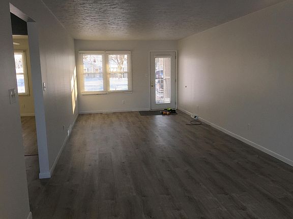 3rd image of 4823 Baldwin St