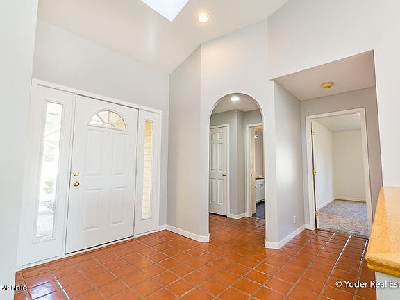 4th image of 4413 Causeway Dr NE
