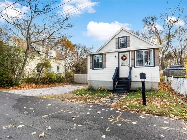 98 Ogden Ave, Warwick, RI 02889