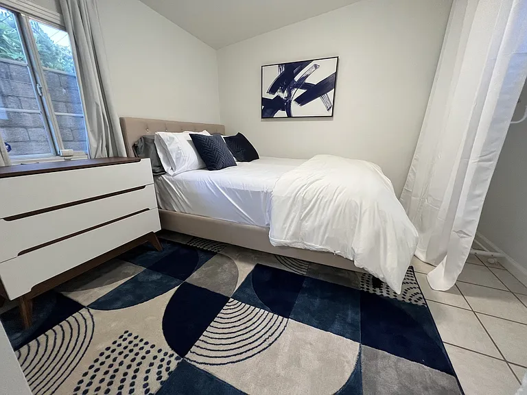 1145 Valencia Way — Photo 3