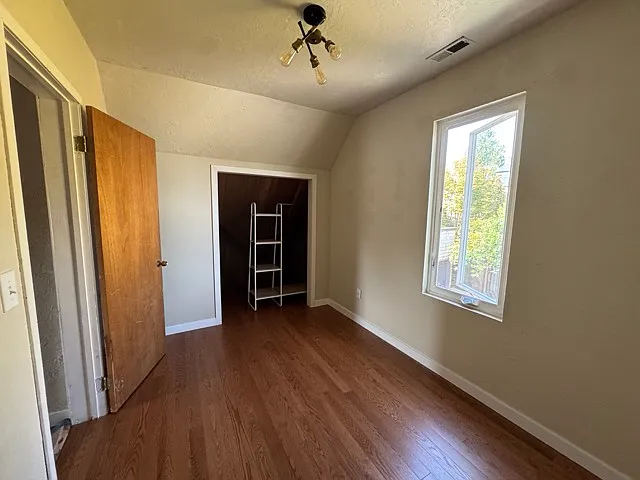 1 bed, 1020 sqft, $1,050 — Photo 2