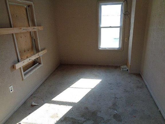 3rd image of 936 East Ave