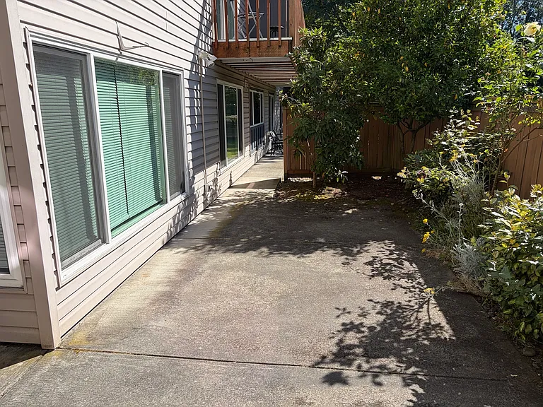 5017 Sand Point Pl NE — Photo 5