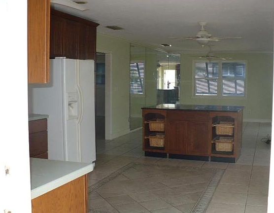 4th image of 208 Bruce Ct