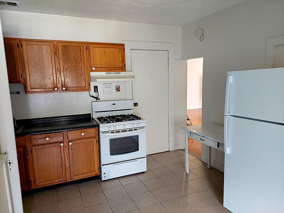 3rd image of 49 Edgewood Way