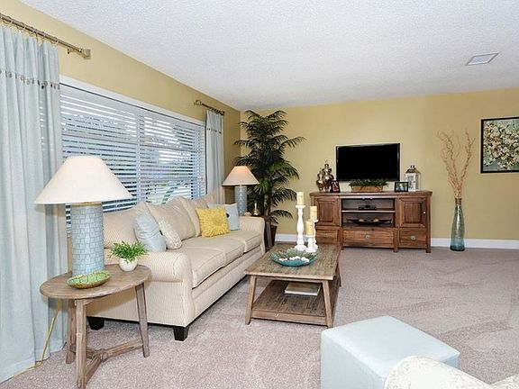 4th image of 2732 Coventry Dr