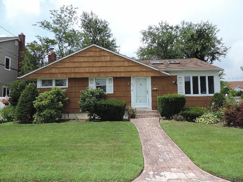 2nd image of 532 Knoll Ct