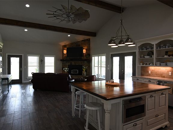 3rd image of 1809 Carminati Rd