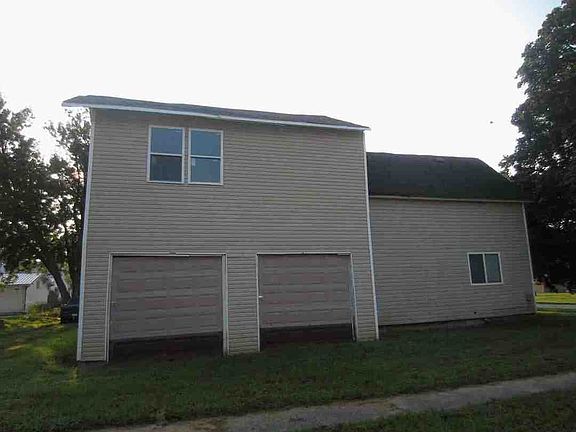 3rd image of 108 3rd Ave NW