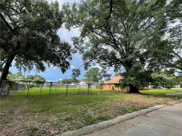 5915 Carlisle Ct, New Orleans, LA 70131