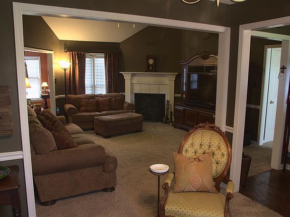 3rd image of 585 Shelley Renee Ln