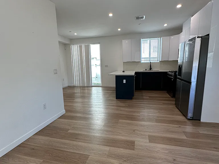 2919 S Burnside Ave #1 — Photo 42