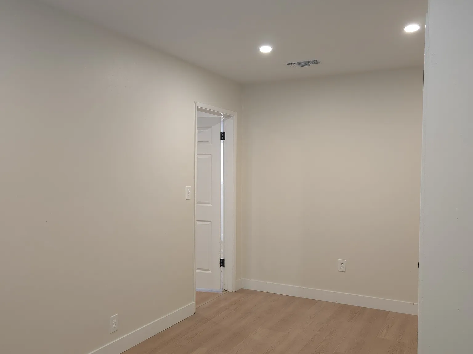 3 bed, 1100 sqft, $3,450 — Photo 2