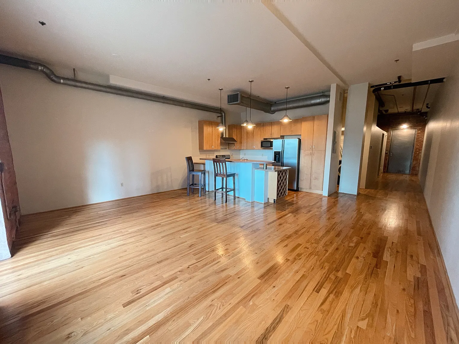 1 bed, 956 sqft, $1,895 — Photo 4