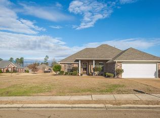 220 Fairview Dr, Brandon, MS 39047