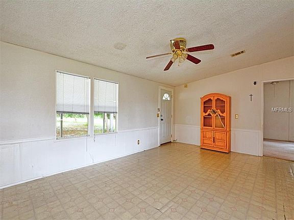 4th image of 37524 Jenny Ln