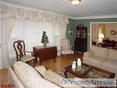 5th image of 16 Clerbrook Ln