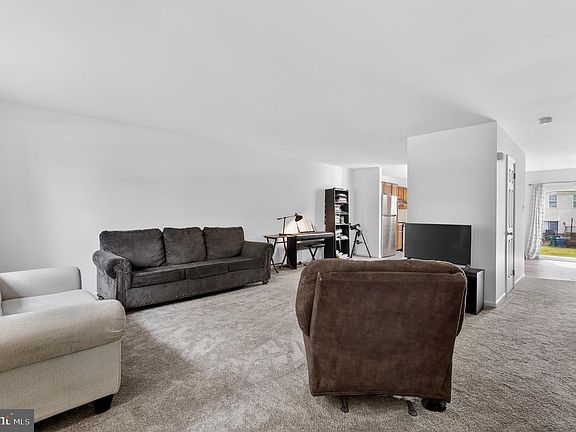 5th image of 332 Countryside Ct