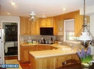 602 Creekside Ln, Wallingford, PA 19086