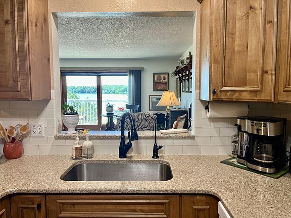 5th image of 101 Albion Ave APT 301