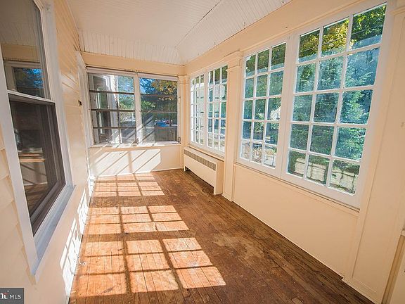 3rd image of 723 Camden Ave