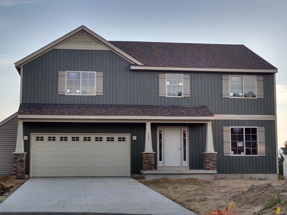 1st image of 320 Eagle Dr SE