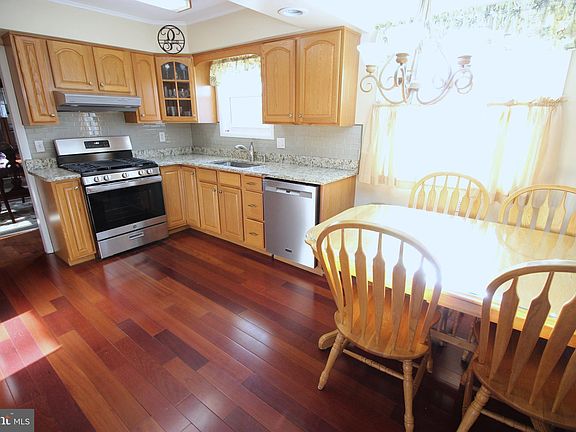 3rd image of 710 Parkside Blvd