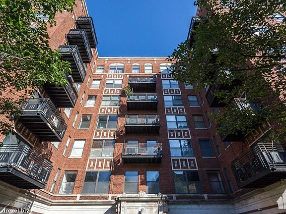 2nd image of 4537 S Drexel Blvd #1128