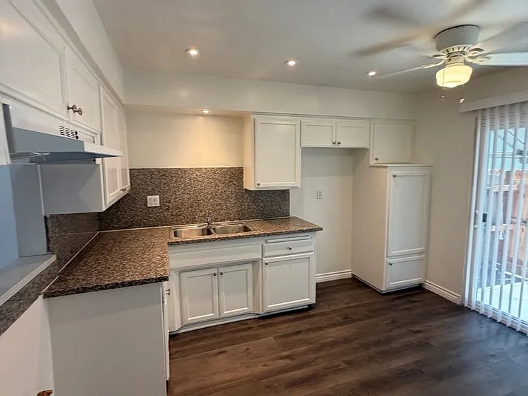 4340 Walnut — Photo 20