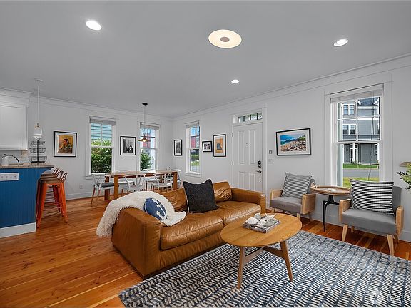 4th image of 39 Madison Lane