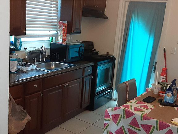 3rd image of 2210 SW 46th Court