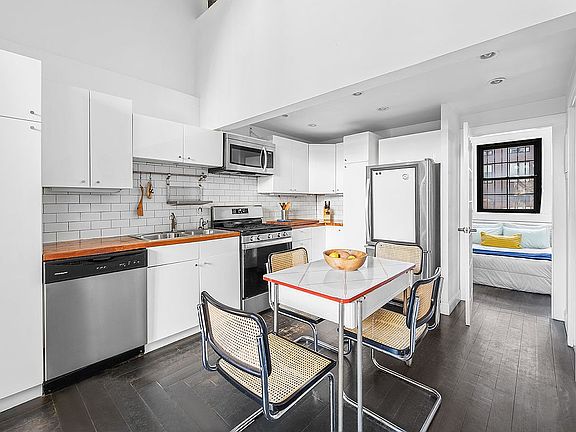 5th image of 555 Washington Ave APT 1D