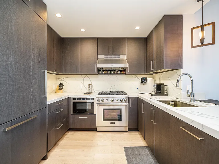 1400 Hudson St #727 — Photo 8
