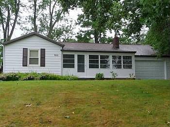 1st image of 866 Lake Shore Dr W