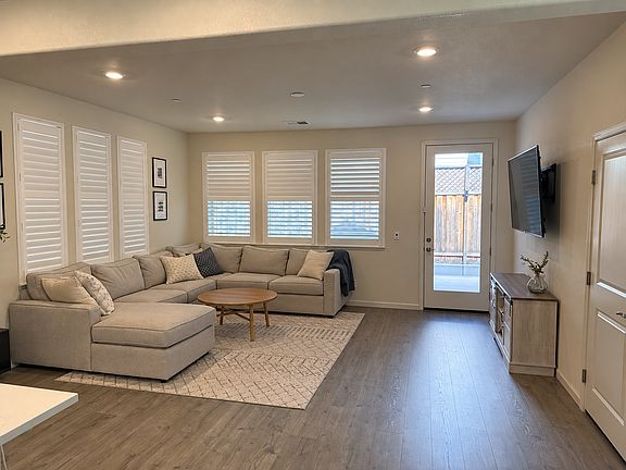 2nd image of 1818 Warren Pl