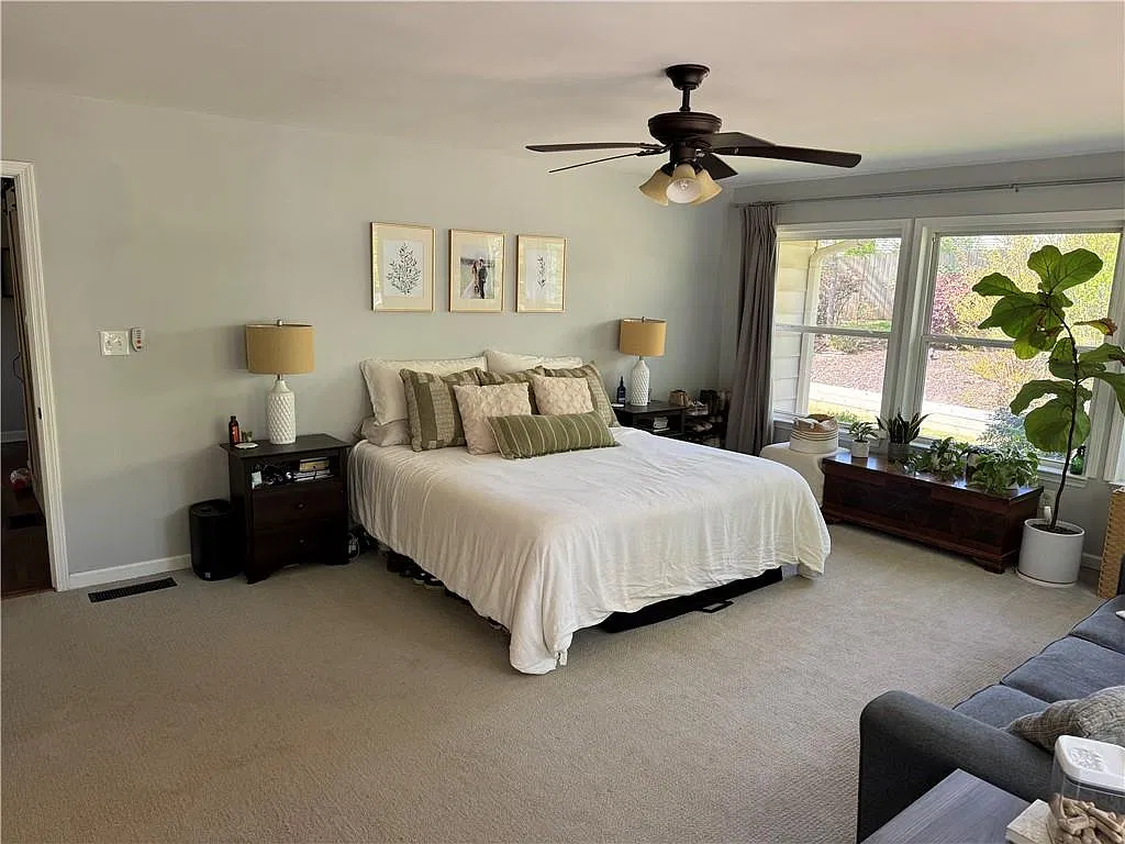 3 bed, 2.0 bath, 1396 sqft, $2,800 — Photo 3