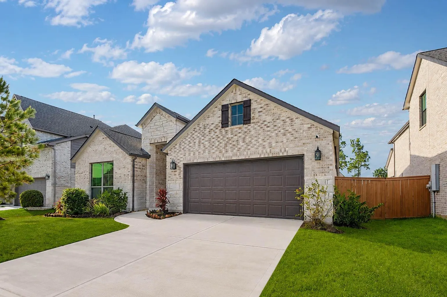 4 bed, 3.0 bath, 2575 sqft, $3,500 — Photo 2