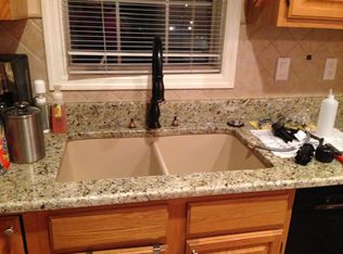 1106 Estate Dr, Johnson City, TN 37604