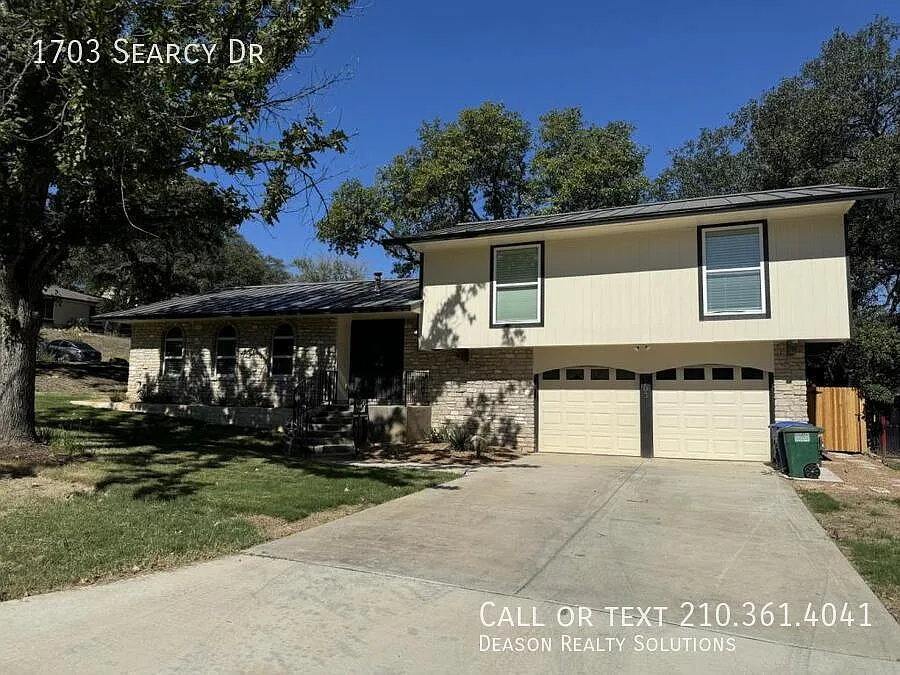1703 Searcy — Photo 1